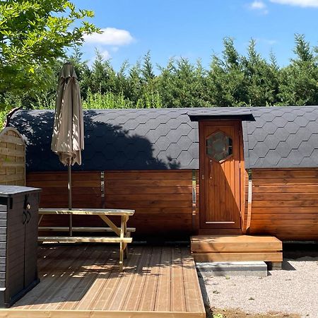 Tonneau Herbergement Insolite Au Camping Des Nieres Ebreuil Exterior foto